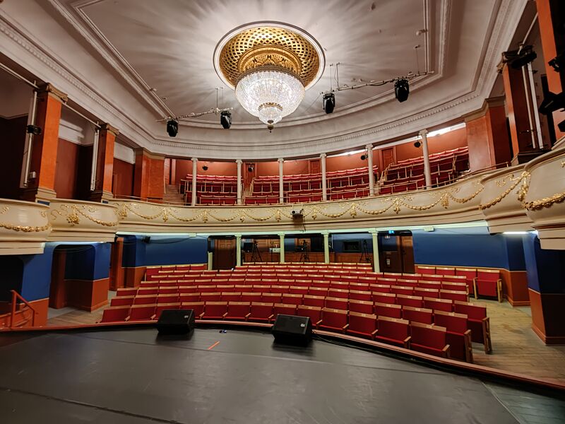 File:SE Landskrone teater inside.jpg